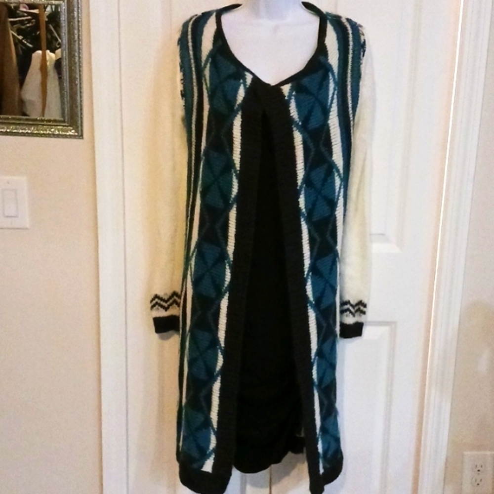 COPY - RUE 21 Women's Knitted Cardigan. Size medium.